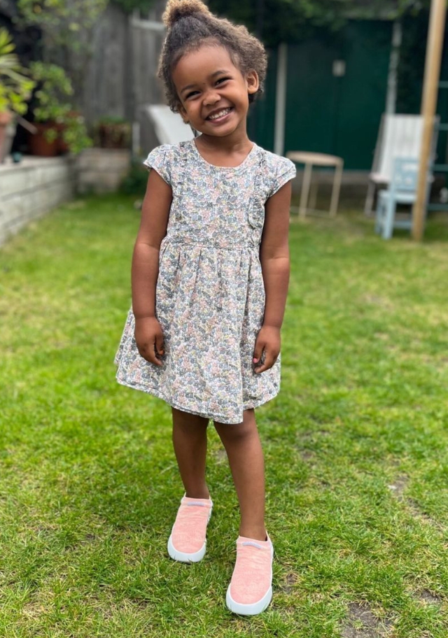 secondhand clothing image